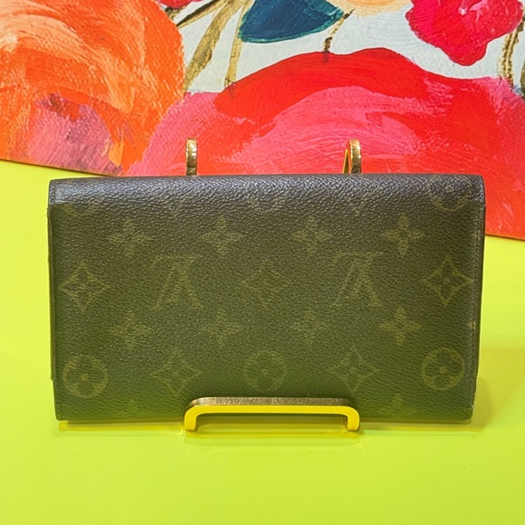 Louis Vuitton Olive Monogram Clutch - Picture 7 of 12